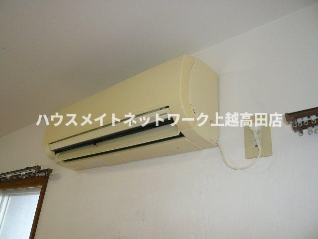 ディアコート新町の設備|エアコン（参考同型304号室室内写真）