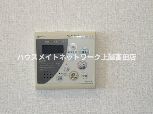 ディアコート新町の設備|給湯パネル（参考同型304号室室内写真）