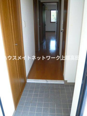 ディアコート新町の玄関|玄関（参考同型304号室室内写真）