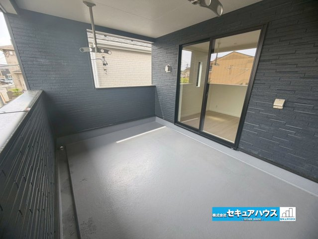【今からご案内可能】東海市加木屋町　全7棟のバルコニー|【バルコニー】　　　　
◆見晴らしもよく、太陽の温かな温もりをめいっぱい受け止めてくれます。
太陽の光と爽やかな風を受けたお洗濯物はあっという間に乾き、取りこむ時には太陽の匂いを感じられそうですね。　