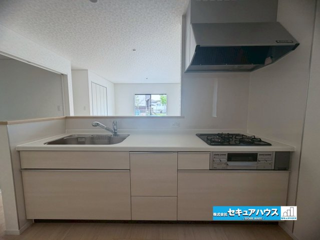 【今からご案内可能】東海市加木屋町　全7棟のキッチン|【キッチン】　　　　　　　　　　　　　
◆「焼く・蒸す・煮る」の工程を同時進行で進めることができるので、料理を素早く作ることができます。
◆食洗機をオプションでつけることも可能なシステムキッチンです。