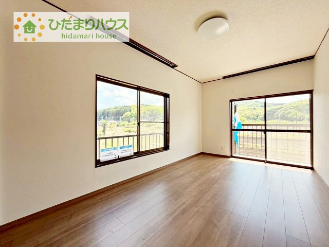 【洋室】 | 桜川市青柳　中古戸建 | バルコニーに面している洋室は、主寝室にどうぞ(^^)/