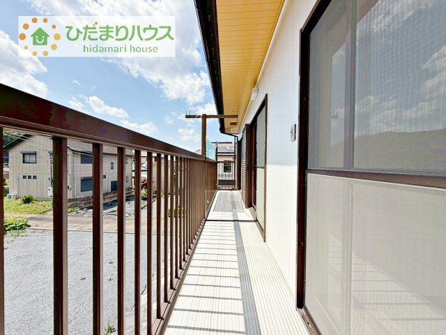 【バルコニー】 | 桜川市青柳　中古戸建 | 広々としたバルコニー。お洗濯物もぜーんぶ干せちゃいます！！