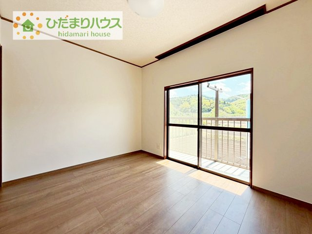 【洋室】 | 桜川市青柳　中古戸建 | バルコニーに面した明るい洋室☆彡
