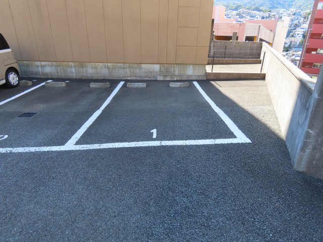 メゾン・ド・赤迫の駐車場