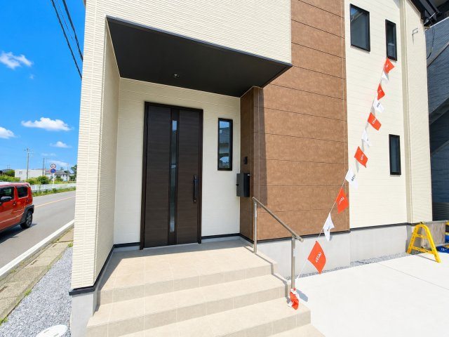 三郷市　幸房　新築戸建　全1棟の玄関|玄関です