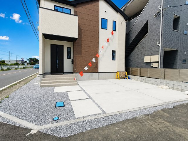 三郷市　幸房　新築戸建　全1棟の駐車場|駐車場があるので、車を買う予定の方も安心です