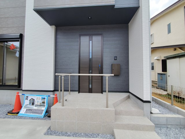 三郷市　幸房　新築戸建　全1棟の玄関|施工例です