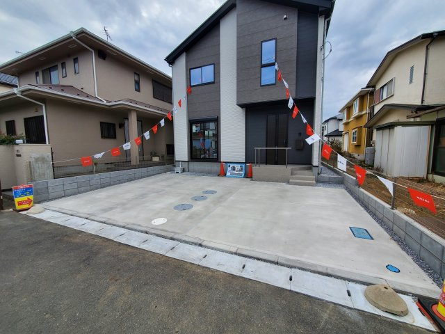 三郷市　幸房　新築戸建　全1棟の駐車場|施工例です