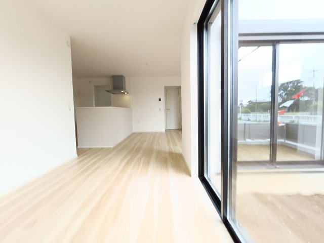 三郷市　幸房　新築戸建　全1棟の居間・リビング|こちらの居間で趣味の時間をお楽しみください