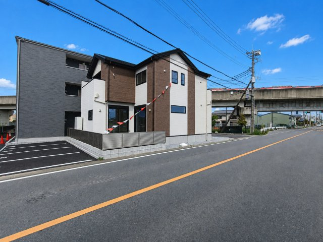 三郷市　幸房　新築戸建　全1棟の前面道路含む現地写真|前面道路含む現地写真です