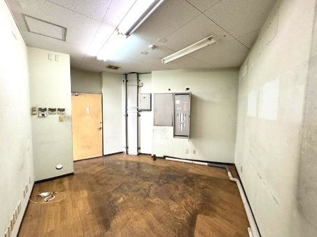 牧野下島店舗事務所の内装