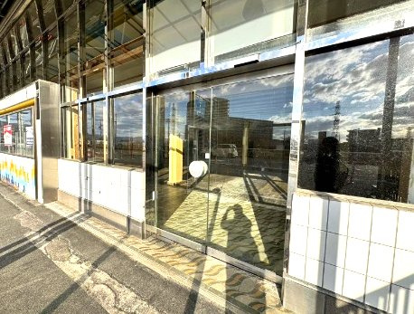 牧野下島店舗事務所のエントランス