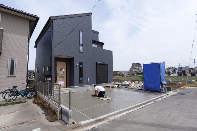 川越市上野田町　新築戸建　全３棟の駐車場