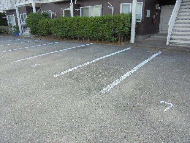 フレグランス志染の駐車場
