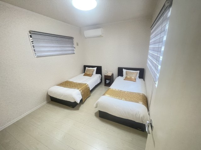 名護市済井出（テラス付き平屋全4棟）C棟の洋室|C棟 寝室1　6.5帖＋収納付き♪