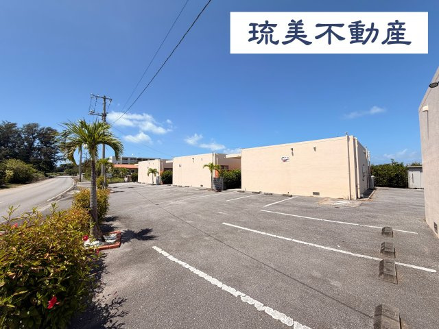 名護市済井出（テラス付き平屋全4棟）C棟の外観|C棟 並列駐車2台完備♪