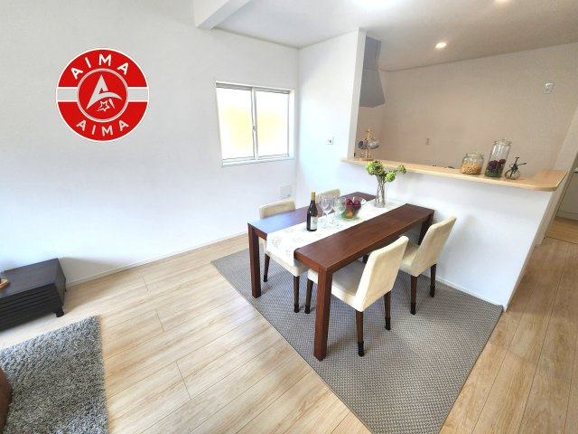福津市津屋崎3丁目第30-2棟（2号棟）のダイニング|キッチンから立ち込める香りが今日の料理を期待させます。