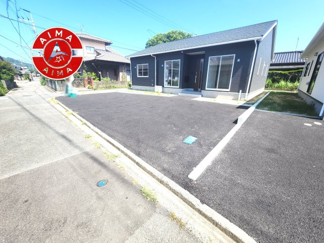 福津市津屋崎3丁目第30-2棟（2号棟）の外観|広々した駐車場です。
