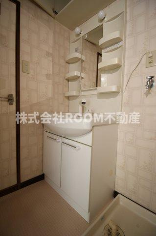 エクセレントハイツの独立洗面台|朝の支度にも助かる、独立の洗髪洗面化粧台