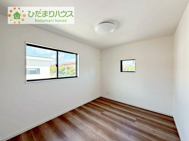 【洋室】 | 常総市本石下第1期　新築戸建　8号棟 | 机にベットを置けば子供部屋の完成です！