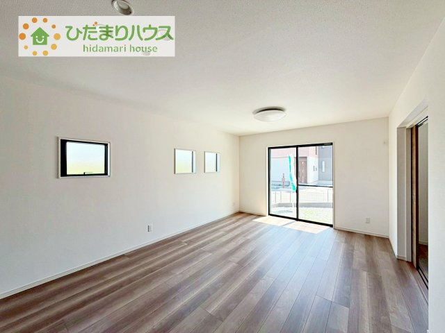 【居間・リビング】 | 常総市本石下第1期　新築戸建　8号棟 | 早くお仕事終わらせて、家に帰りたくなるようなリビングです(^^♪