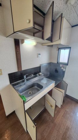 コーポ斉藤のキッチン|コンパクトなキッチンで掃除もラクラク