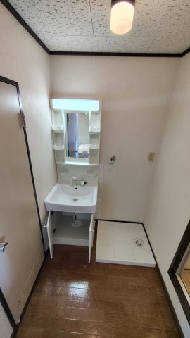 コーポ斉藤の洗面所|忙しい朝には欠かせない洗面所です