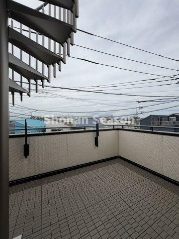 【現地画像あり】茅ヶ崎市中海岸3丁目　中古戸建　54.08平米のバルコニー|椅子を並べてリラックス♪ほっと一息休憩しませんか♪