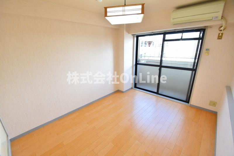 東大阪市小若江２丁目のアパートの居間・リビング