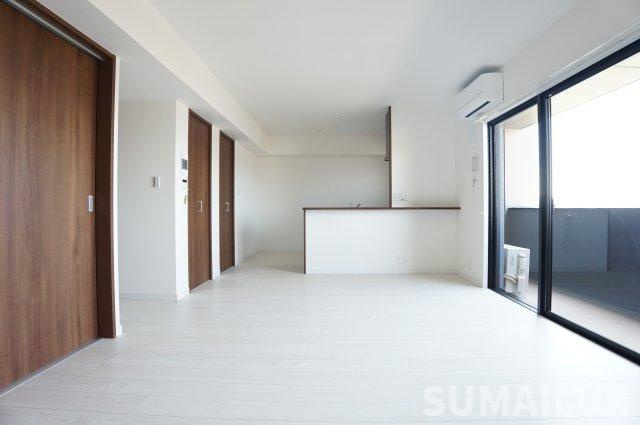 菊池郡菊陽町大字津久礼の賃貸マンションの居間・リビング