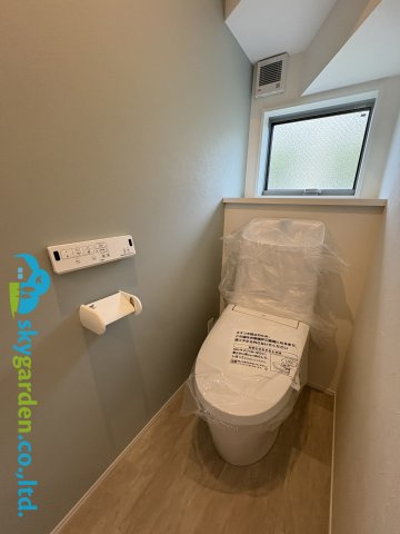 茅ヶ崎市小和田１丁目　新築戸建　全１棟のトイレ|清潔感のあるトイレです