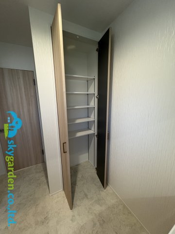 茅ヶ崎市小和田１丁目　新築戸建　全１棟の収納|廊下の収納