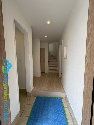 茅ヶ崎市小和田１丁目　新築戸建　全１棟の玄関|ゆったりとした玄関です