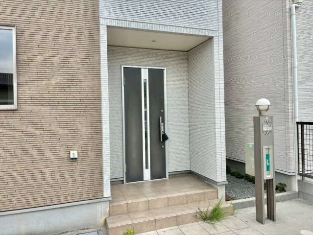 マハロ阿成植木　C棟のエントランス
