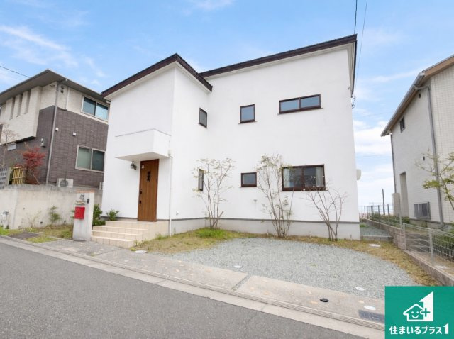 宝塚市山手台東　中古一戸建ての駐車場|駐車スペース！散水栓があるので、こまめに愛車を洗えます！