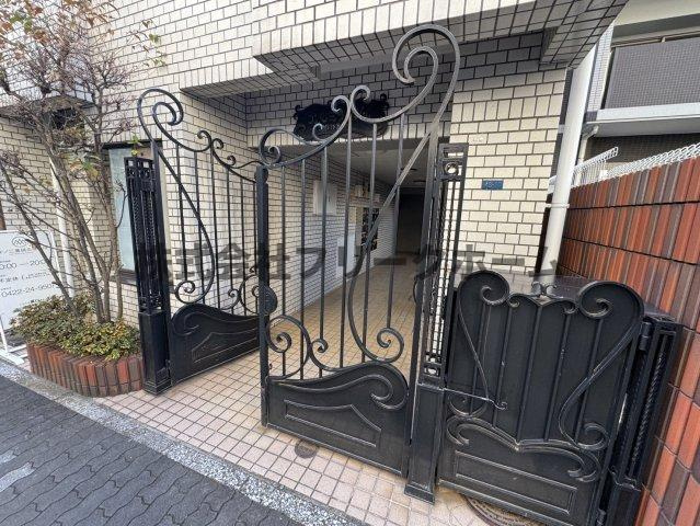 エルミタージュ禅林寺通りのエントランス