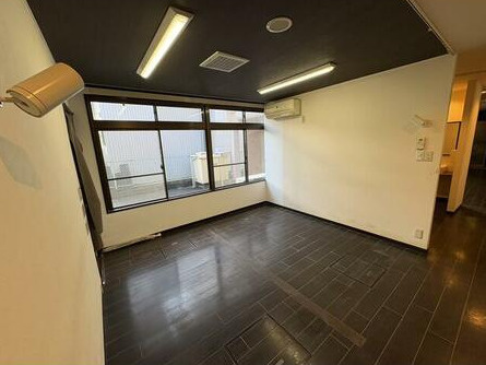 近江八幡市桜宮町の店舗事務所の内装