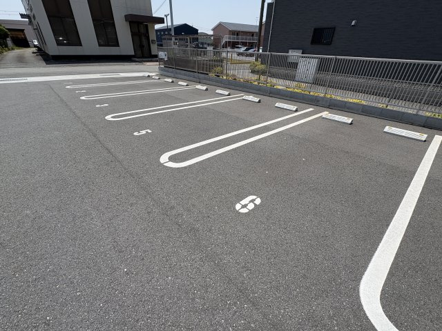 ヴィアソーレKの駐車場