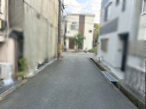 向日市寺戸町東野辺の前面道路含む現地写真|近隣には、公園がございます。