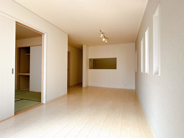 リフォーム中古戸建　岐阜市江崎南4丁目　平成26年築の居間・リビング