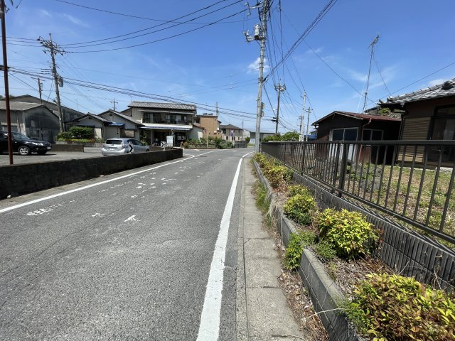 中古戸建・中古住宅　太田市亀岡町　尾島小学校・尾島中学校の前面道路含む現地写真