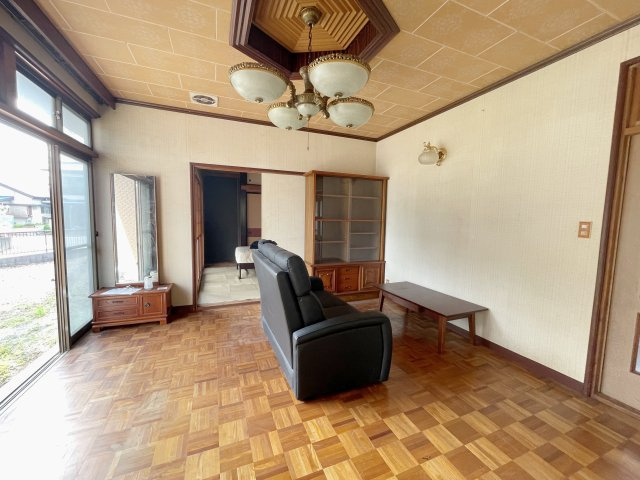 中古戸建・中古住宅　太田市亀岡町　尾島小学校・尾島中学校の洋室|昭和レトロな趣のある応接室！