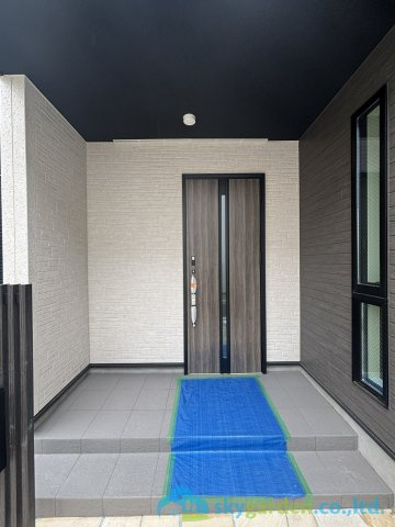 平塚市上平塚2期　新築戸建　全3棟3号棟の玄関