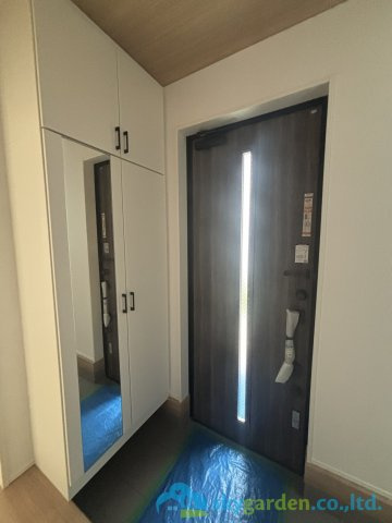 平塚市上平塚2期　新築戸建　全3棟3号棟の玄関