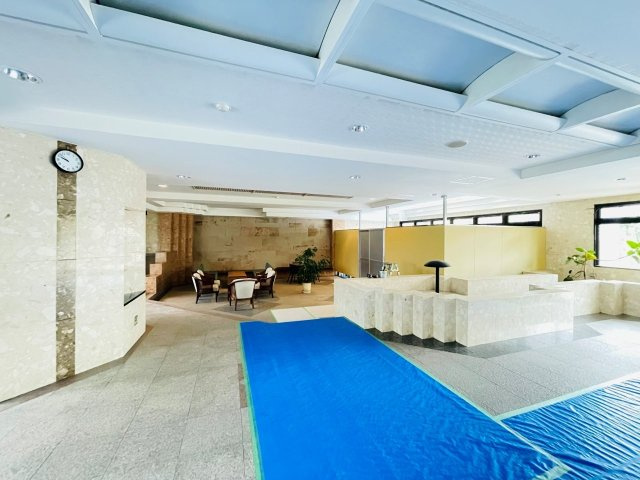 中央マンション上地B棟のエントランス