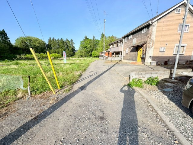 日高市新堀　建築条件なし売地　JR川越線『高麗川駅』徒歩22分　【高麗川小学区】の前面道路含む現地写真