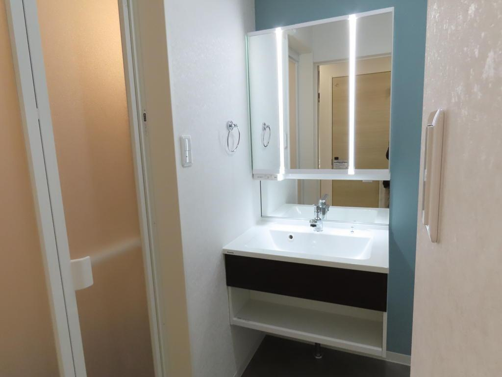 Signpost小江原の洗面所|大人気のオシャレなライトアップ洗面台