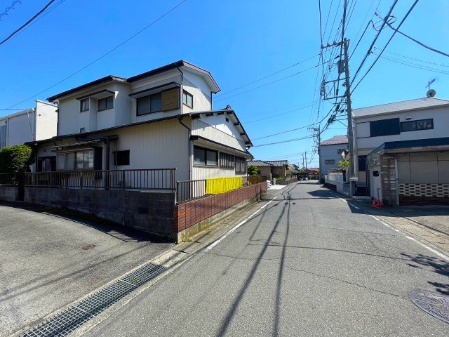 【前面道路含む現地写真】 | 〇●伊勢原市上粕屋 売地●〇 | 西側道路の写真。夕方まで陽射しが届きます！