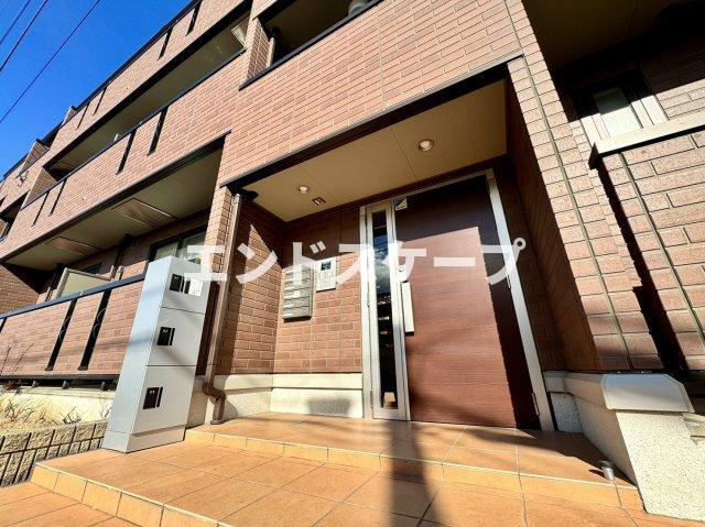 ラフェリアのエントランス|高崎、前橋、伊勢崎エリアのお部屋探しはエンドスケープまで！お客様の理想お聞かせ下さい♪